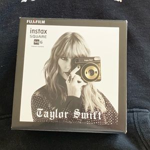 Taylor Swift instamax camera